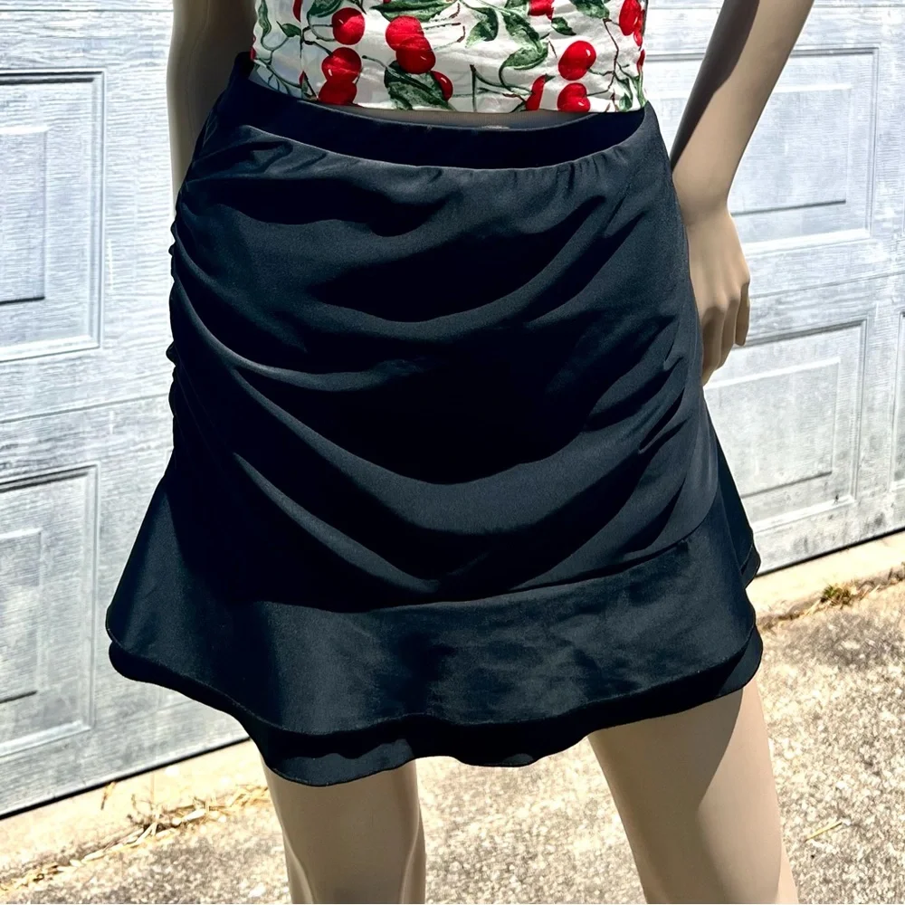 - Tulip Hem Ruched Side Swim Skirt SZ 16! LIKE NEW!
